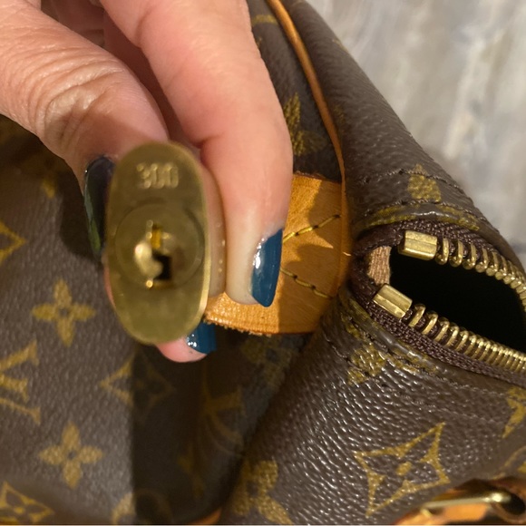 Speedy 30 authentic, comes w/ the dust bag and key 🔐, 💯 authentic ! - Picture 13 of 13